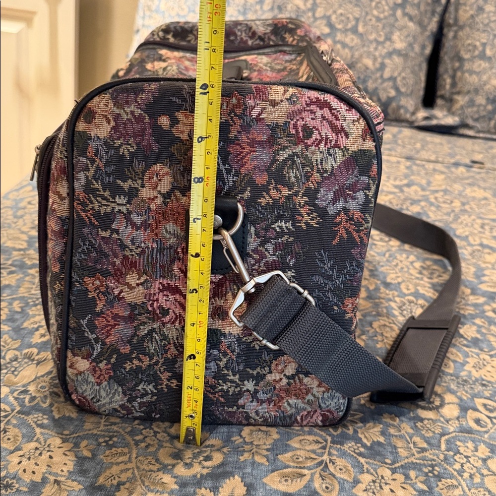 Floral Tapestry travel Bag - Picture 9 of 9